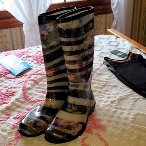 Beautiful rain boots.